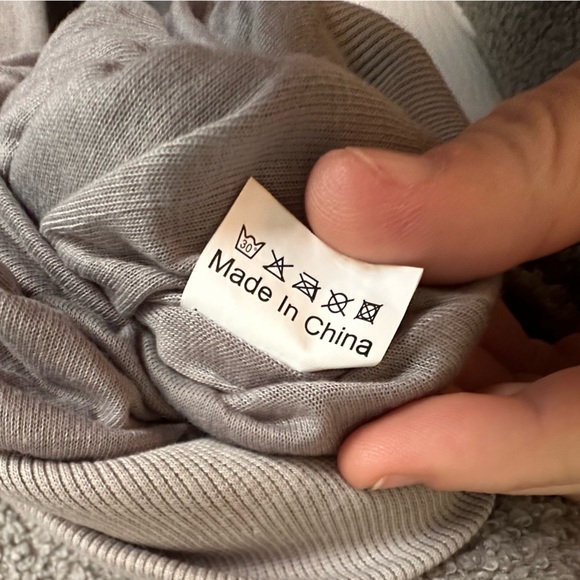 Women’s Gray Crewneck Sweatshirt - Classic Casual Pullover - Size XL - Picture 4 of 5